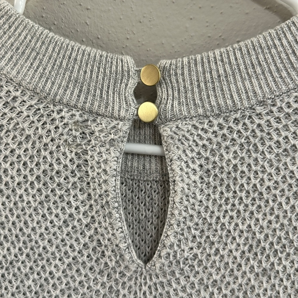 LOFT Sweater Button Back Closure - Picture 5 of 5